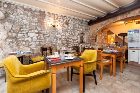 Dining area, Breakfast
