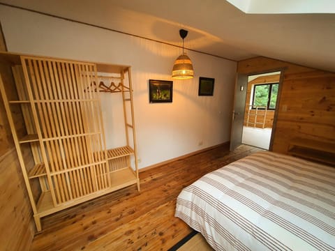 Photo of the whole room, Bedroom, wardrobe