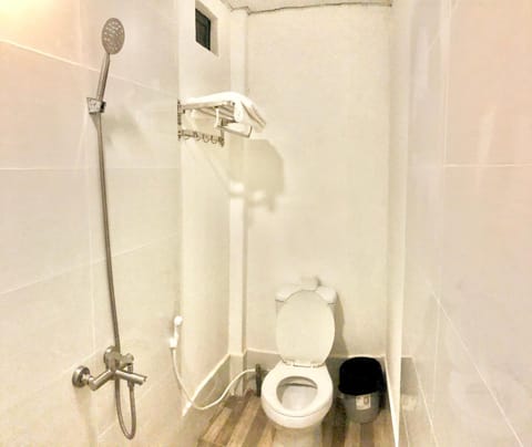 Shower, Toilet