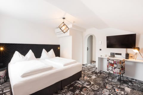 Bed, Photo of the whole room