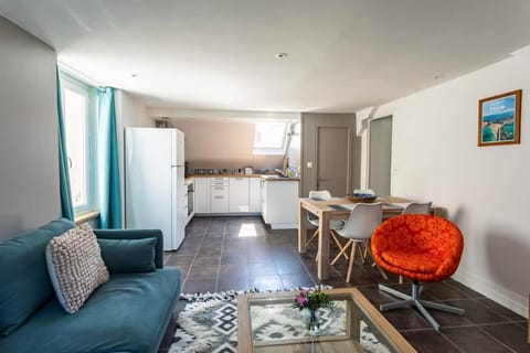 Kitchen or kitchenette, Living room