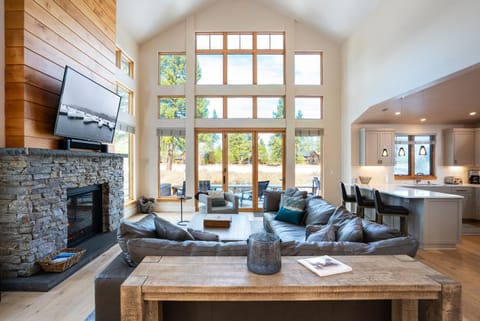 NEW 4BD Residence in the Signature Home Collection at Old Greenwood! Maison in Truckee