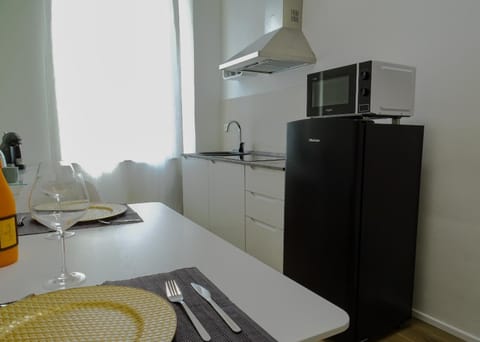 Coffee/tea facilities, Kitchen or kitchenette, Dining area