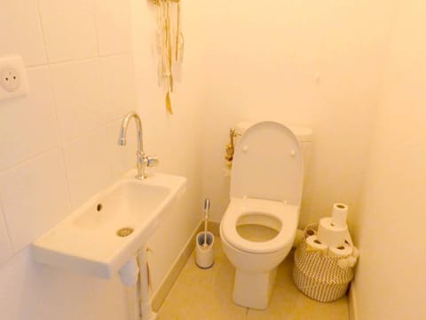 T3 en rez-de-jardin avec Wi-Fi et Parking - Plages et commerces à 900m - Terrasse et Jardin privatif - FR-1-316-271 Apartment in Six-Fours-les-Plages