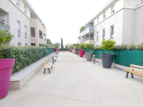 T3 en rez-de-jardin avec Wi-Fi et Parking - Plages et commerces à 900m - Terrasse et Jardin privatif - FR-1-316-271 Apartment in Six-Fours-les-Plages