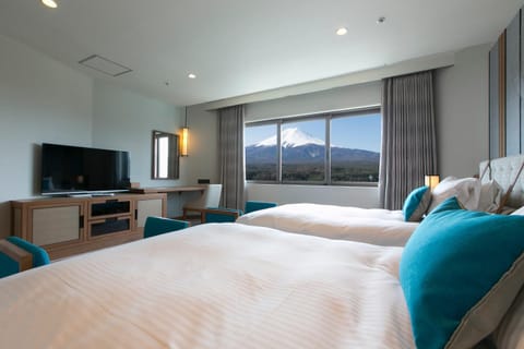 Photo of the whole room, Bedroom, Mountain view