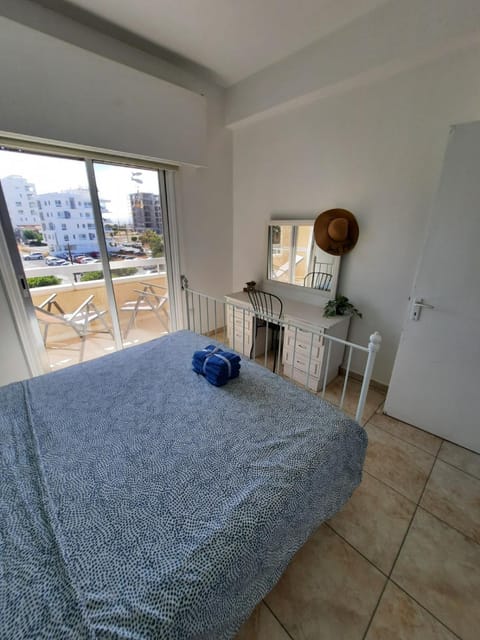 Sea-Esta Seaview Apartment, 200 meters to the beach Apartment in Larnaca