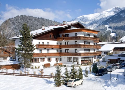 Property building, Facade/entrance, Winter