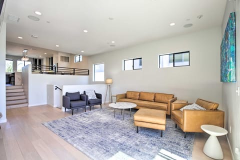 Upscale Beach Rowhome with Rooftop and Bay Views! House in Mission Bay