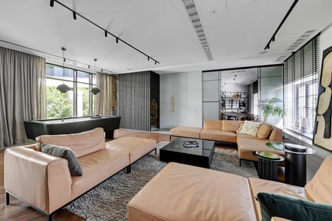 Billiard, Lounge or bar, Seating area, Area and facilities, Entertainment