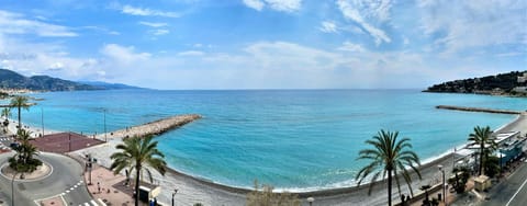 Nearby landmark, Balcony/Terrace, Beach