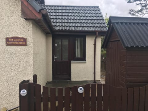 Riverbank Cottage Apartment in Scotland