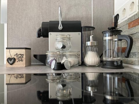 Coffee/tea facilities, kitchen