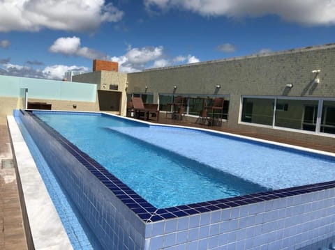 Confortável Flat com piscina de borda infinita na cobertura Apartment hotel in Cabedelo