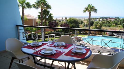 View (from property/room), Balcony/Terrace, Dining area