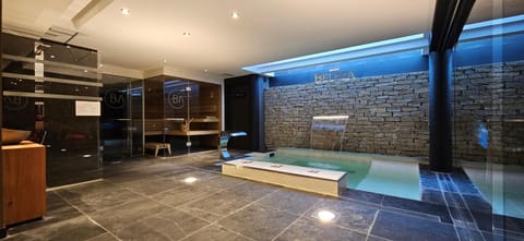 Sauna, Steam room, Swimming pool