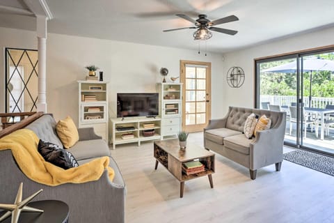 Boho-Chic Home with Game Room Near Lake Gregory! Maison in Crestline