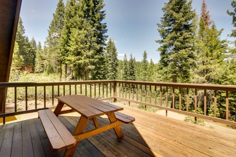 Spacious Cabin with Deck 3 Mi to Donner Lake House in Truckee