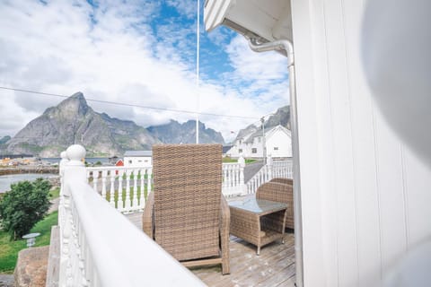 Property building, Day, Natural landscape, View (from property/room), Balcony/Terrace, Mountain view