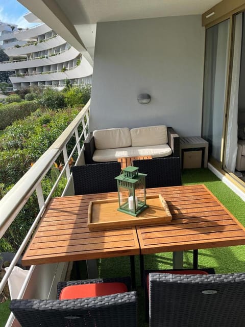 Balcony/Terrace, Garden view
