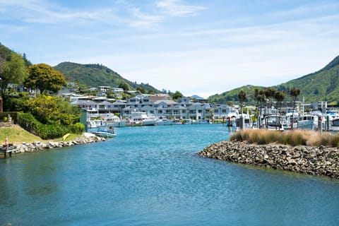 Boathouse Apartments Condo in Picton