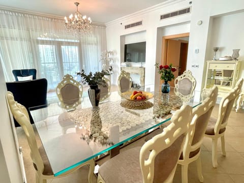 Luxury, Spacious, Beachfront, 3BD Apartment with private beach access! Condo in Dubai