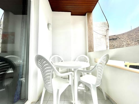Apartamento con 2 dormitorios frente del oceano y cerca de la playa en Tamaduste Condo in El Hierro