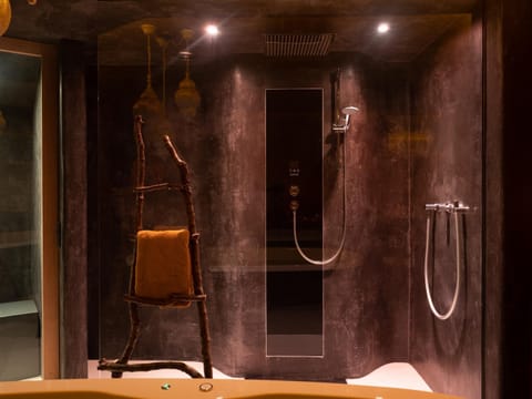 Bathroom, Spa and wellness centre/facilities