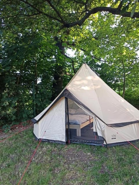 Šeberák - ubytování v chatičkách a v luxusních stanech Luxury tent in Prague