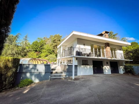 Property building, Day, View (from property/room), Balcony/Terrace