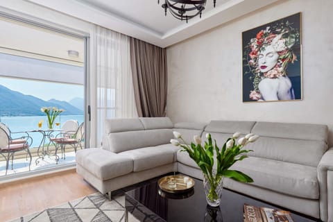 The View - Near the Beach with Stunning Views Apartment in Dobrota