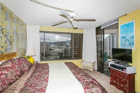 Spacious Condos with Private Balcony at Discovery Bay - Free Wifi, Near Beaches! Appartamento in Honolulu