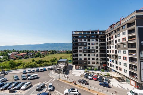 Day, Natural landscape, Bird's eye view, City view, Mountain view, Parking