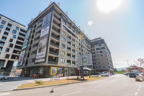 Property building, Day, Neighbourhood, City view, Street view, Parking