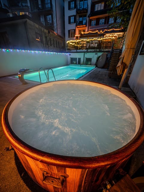 Hot Tub, Swimming pool