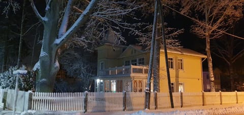 Property building, Winter