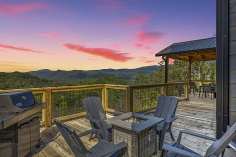 Southern Comfort cabin House in Sevier County