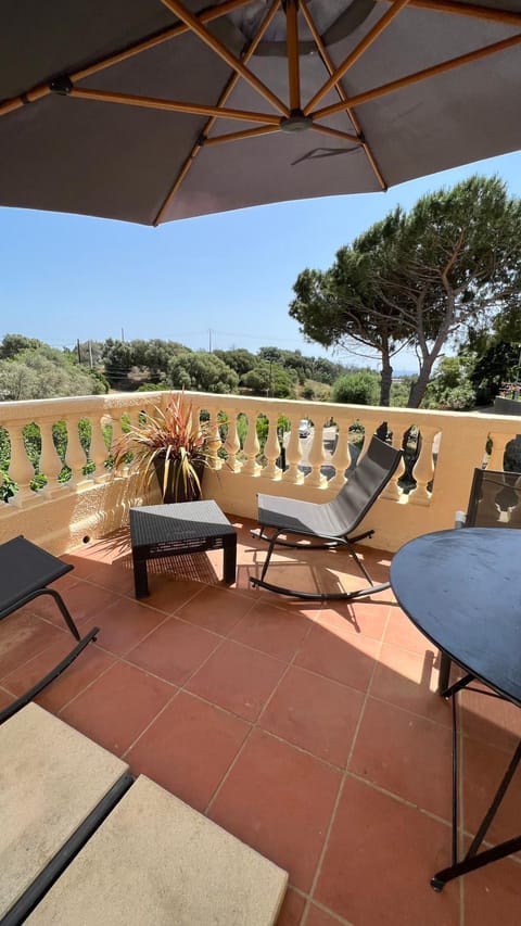 Appartement calme avec terrasse proche du centre ville et de la mer, parking, internet Apartment in Bastia