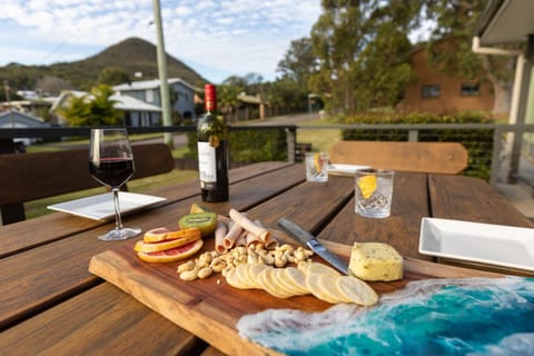 Bay Dream Believer, Ample Boat Parking, Pet Friendly 4 br Holiday House Shoal Bay House in Shoal Bay
