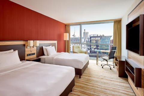 Bed, View (from property/room), Photo of the whole room, Seating area, Bedroom, City view