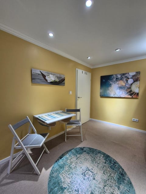 Seating area, Bedroom