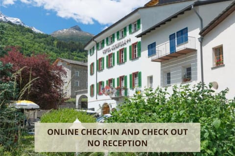 Property building, Facade/entrance, Neighbourhood, Garden