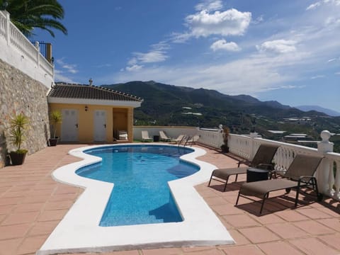 Balcony/Terrace, Mountain view, Swimming pool