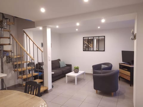 Le Nid Colas cour au sud vélos a dispo House in Normandy