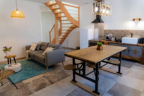 Seating area, Dining area