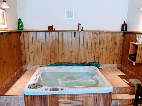 Hot Tub, Bedroom