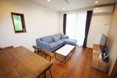 TV and multimedia, Living room, Dining area, air conditioner