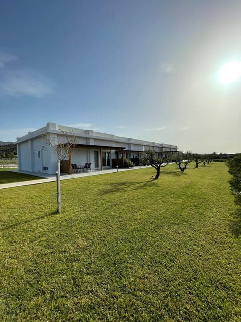 Property building, Spring, Day, Natural landscape, Garden, Garden view