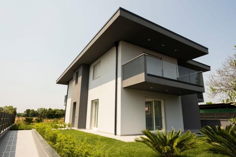 Marali Lake Apartments di ENRICA BIANCHERA Apartment in Desenzano del Garda