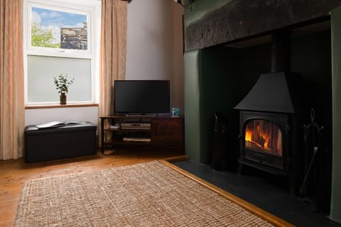 TV and multimedia, Living room, Seating area, flat iron